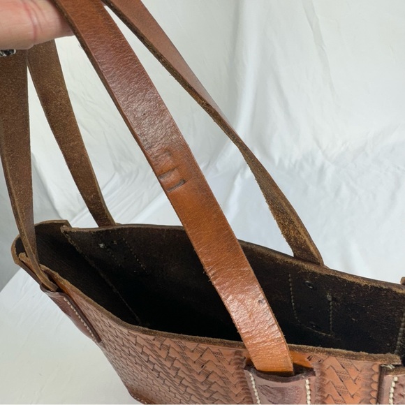 Handcrafted Vintage Thick Leather Embossed Arrowhead Design Handbag - Picture 9 of 10